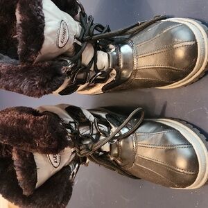 Fur lined winter boots